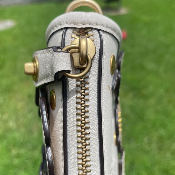 COACH Swinger 20 with Tea Rose Applique Chalk. Excellent Condition. - Picture 8 of 8